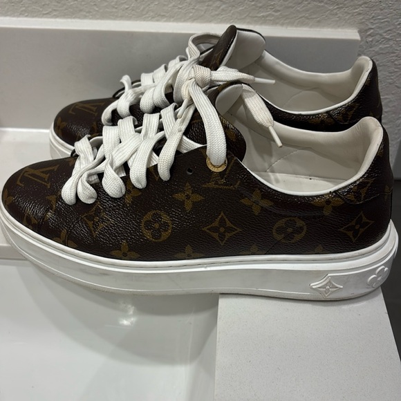 Louis Vuitton Front row Sneakers - Picture 1 of 6
